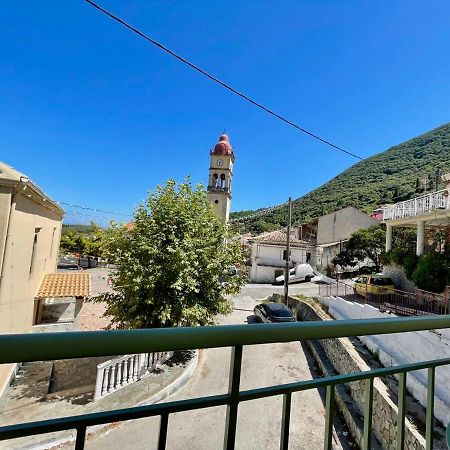 Ilianas Place Agios Matthaios  Exterior photo